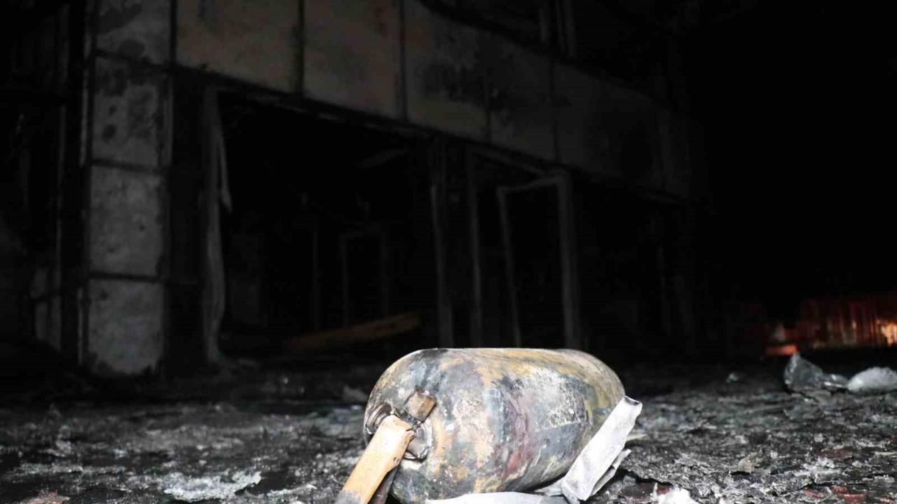 Akaryakıt istasyonu alev alev yandı, ekipler söndürmek için seferber oldu