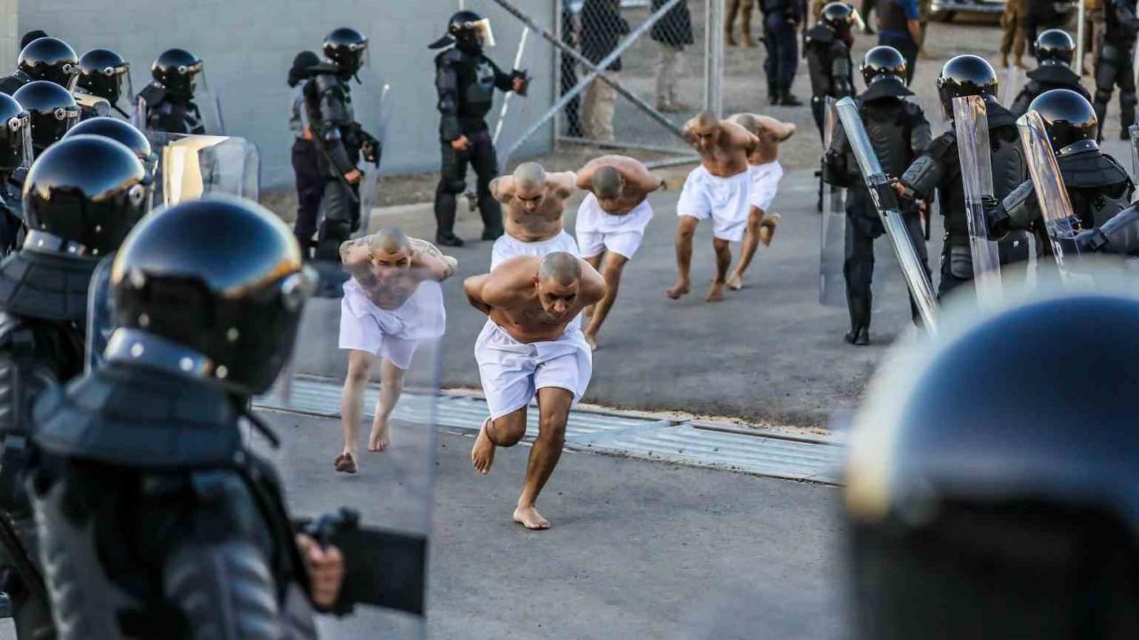 El Salvador’da Amerika kıtasının en büyük hapishanesi açıldı