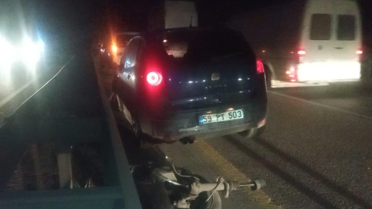 D-650’de kontrolden çıkan otomobil bariyerlere çarptı