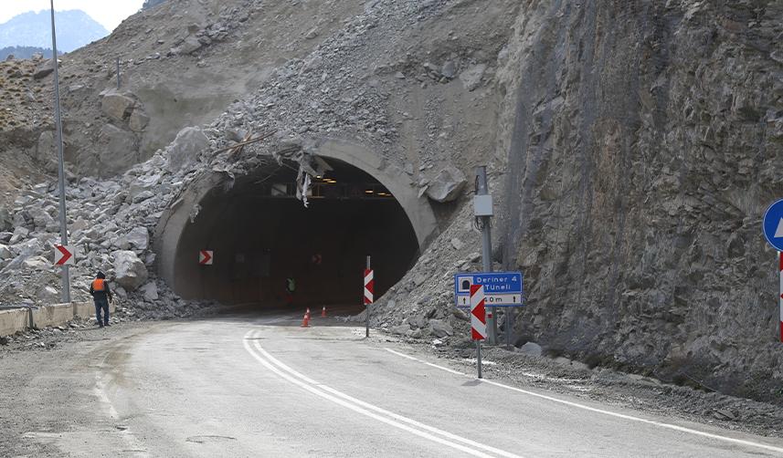 Artvin-Erzurum yolunda heyelan paniği: Deriner-4 Tüneli kontrollü ulaşıma açıldı