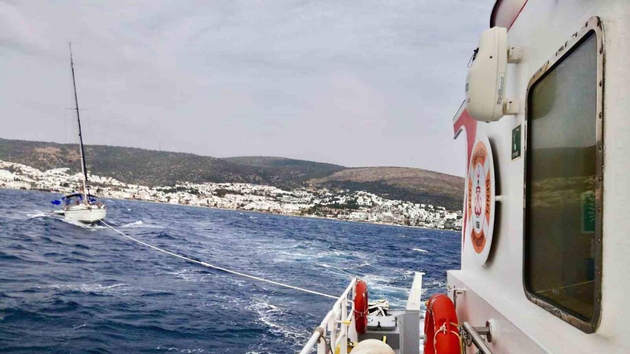 Sürüklenen 15 metrelik tekneyi KIYEM ekipleri kurtardı