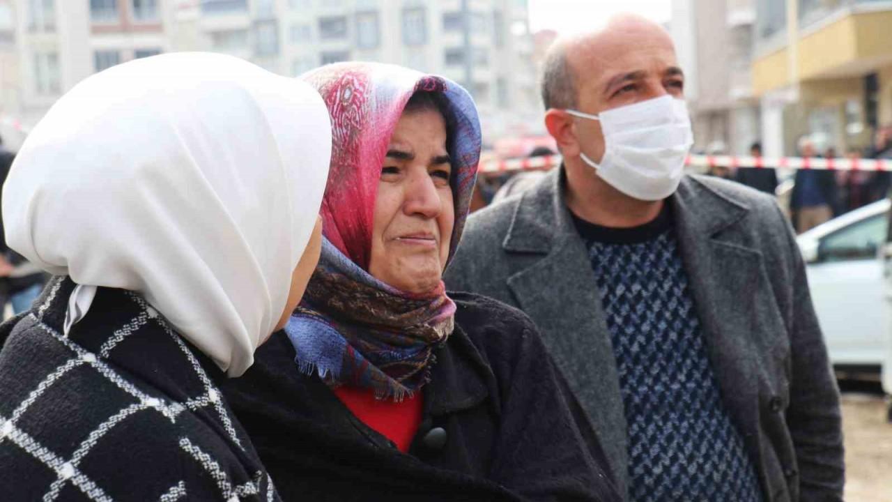 Malatya’da enkaz altında kalanları arama kurtarma çalışmaları sürüyor