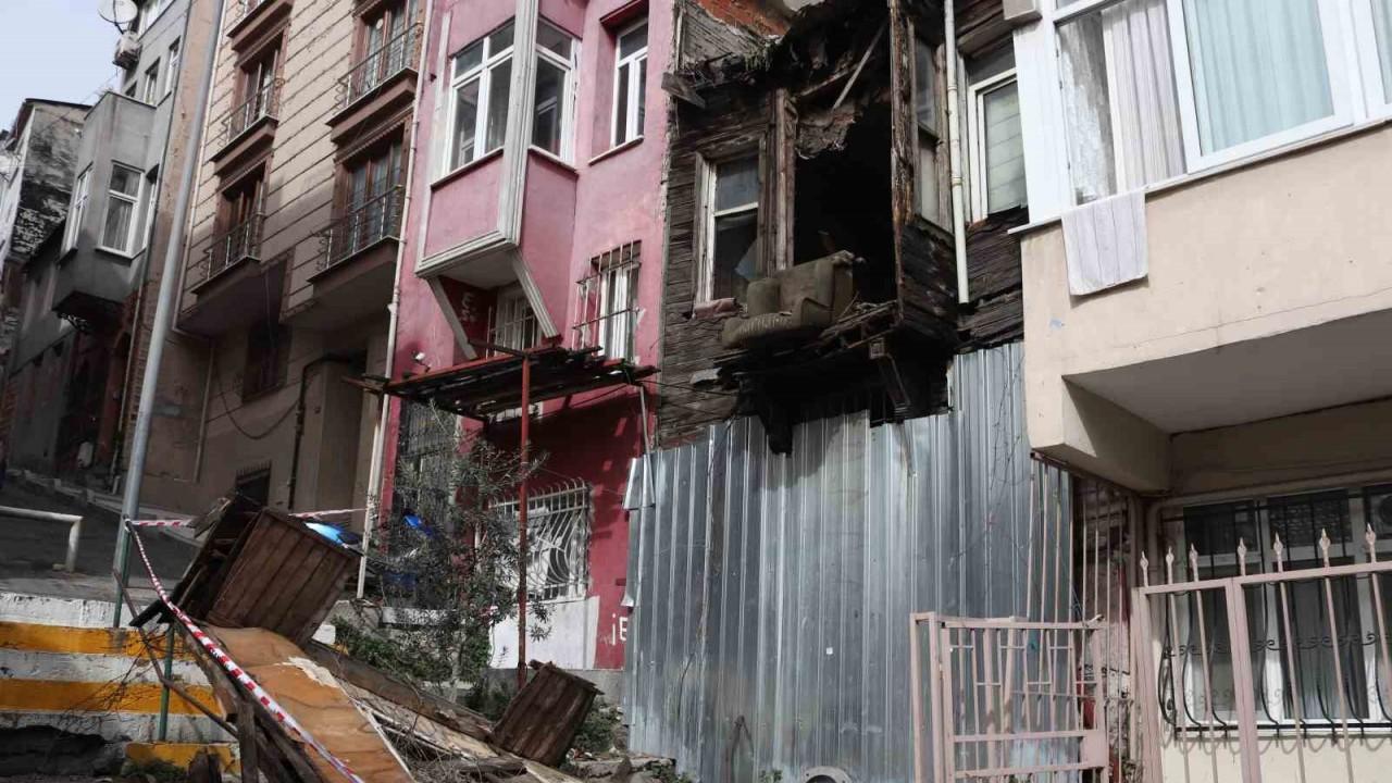Şişli’de 2 katlı metruk bina kısmen çöktü