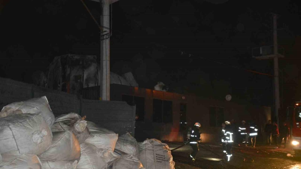 Plastik geri dönüşüm fabrikasında çıkan yangın söndürüldü