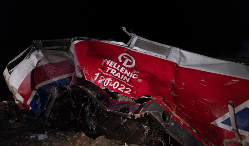 Komşuda feci kaza! İki tren birbirine girdi! Ölü ve yaralılar var