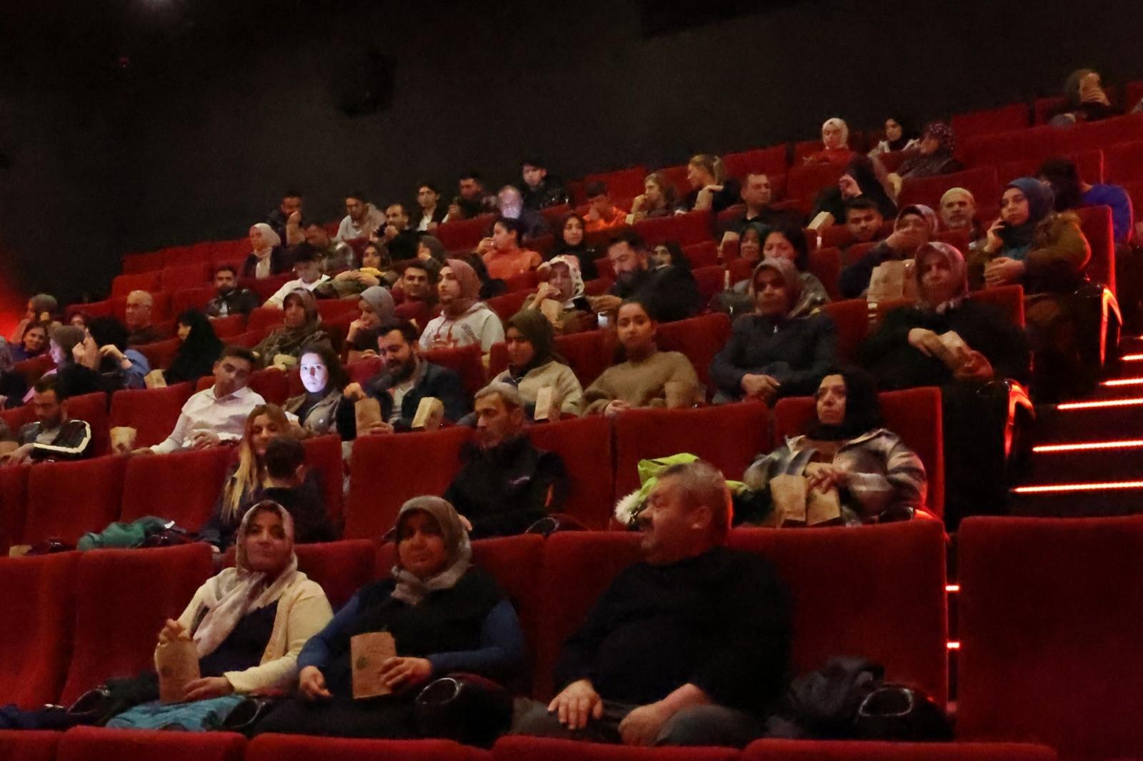 Rize'de depremzedeler için sinema etkinliği düzenlendi