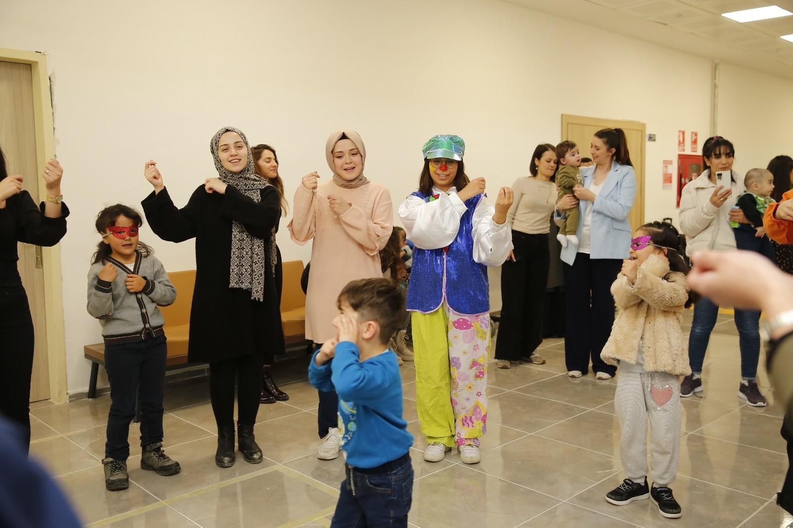 Bayburt'ta üniversite öğrencileri depremzede çocuklar ile buluştu