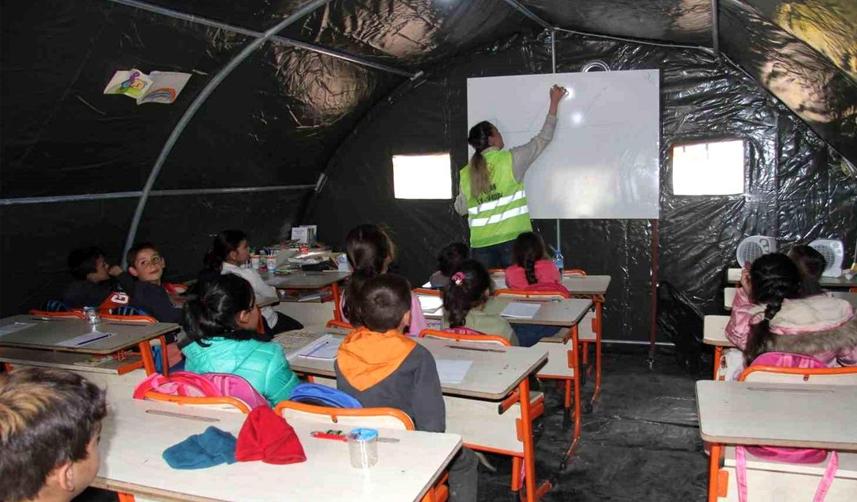 Depremden etkilenen 4 ilde kademeli eğitim başlıyor