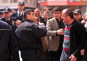 Rize'de vatandaş polis gerginliği