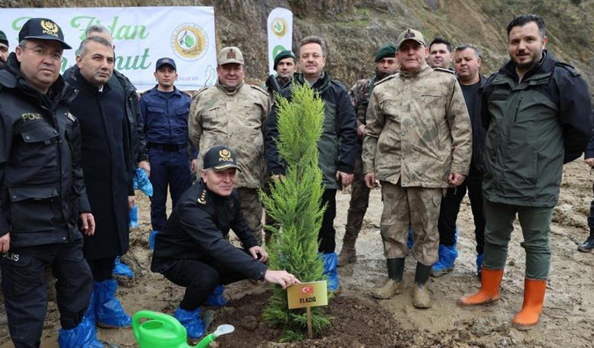 Giresun ve Ordu'da, depremden etkilenenler anısına fidan dikme etkinliği