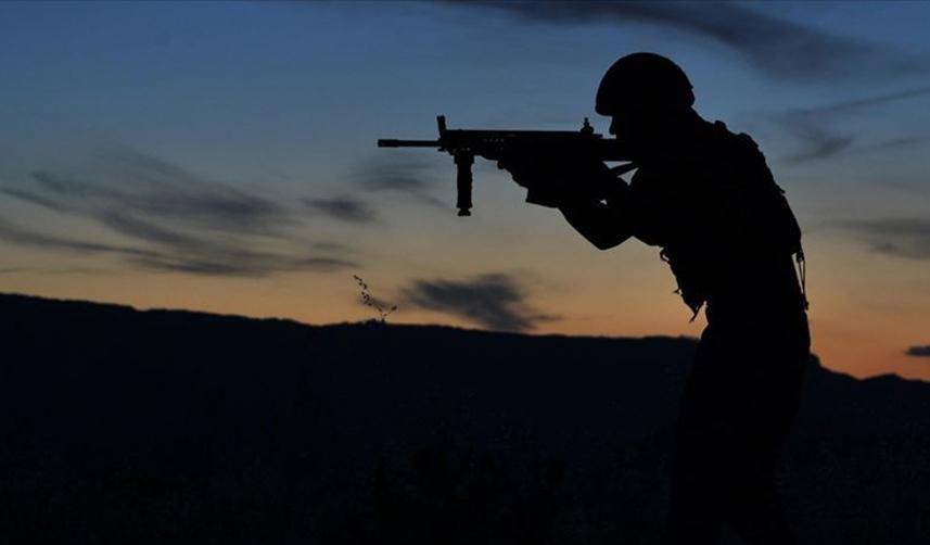 Hakkari'de 2 kadın PKK'lı terörist teslim oldu