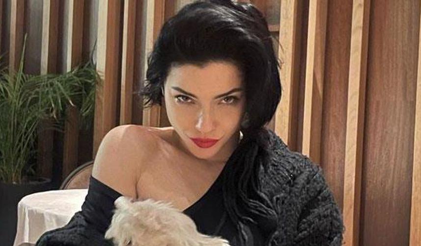 Merve Boluğur transparan elbisesiyle alay konusu oldu!