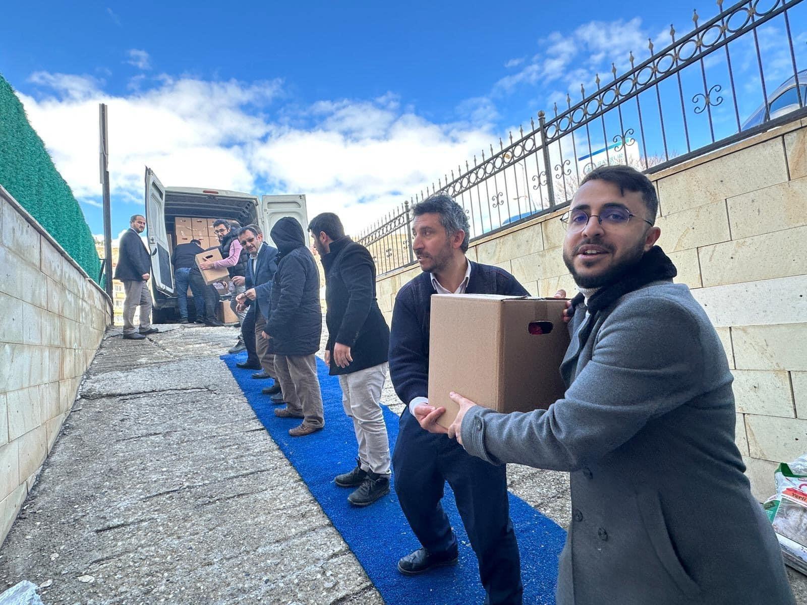 Bayburt'tan deprem bölgesine bir tır yardım