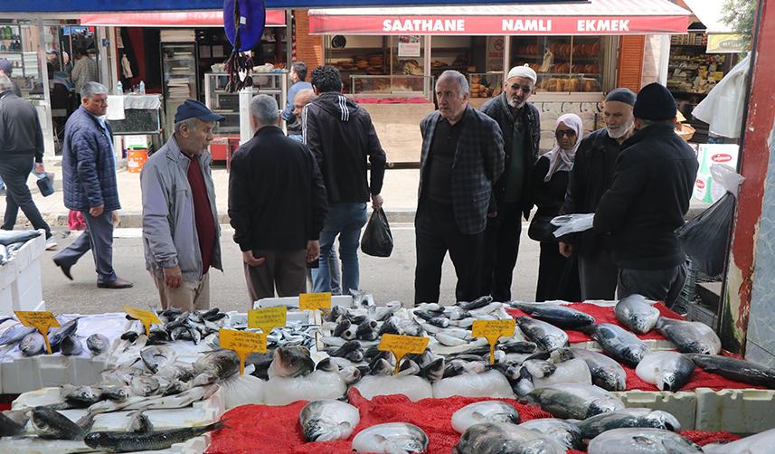 Samsun'da mevsim balıklarının yerini kültür balıkları aldı