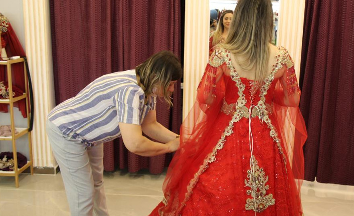 Düğün sezonunun başlamAsıyla gelinlikçilerde yoğunluk yaşanıyor