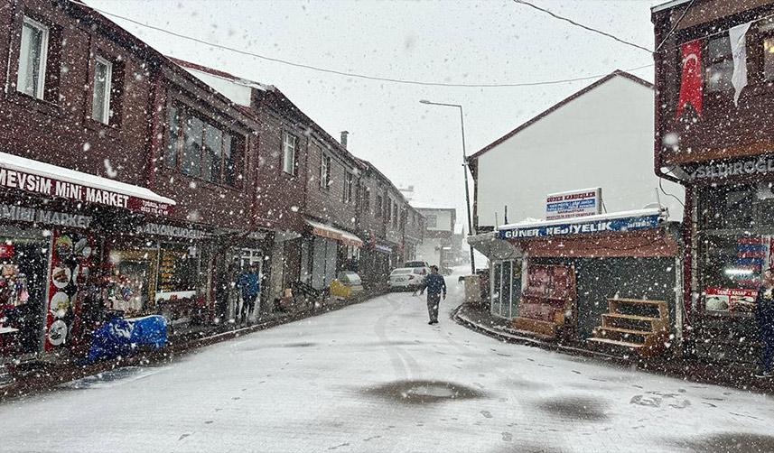 Nisan ayında Karadeniz ilinde kar yağışı
