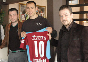 Ülker talihlisi Umut'la yemekte