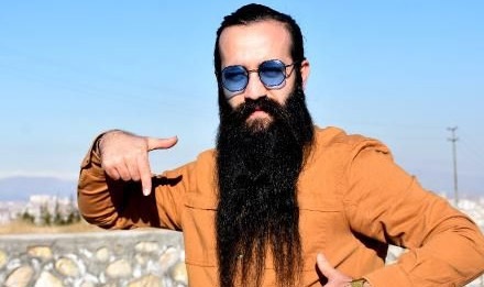 Sakalını 10 bin TL'ye satıyor