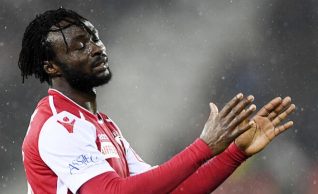 Eşi benzeri görünmeyen karar! Tüm futbolcuları kovdu