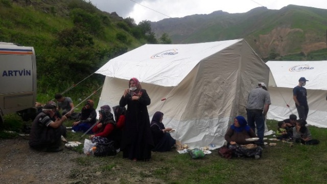 Dokumacılar köyünde çıkan yangının ardından yaralar sarılmaya çalışılıyor