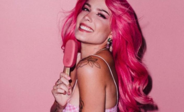 Ünlü şarkıcı Halsey Türkçe öğreniyor