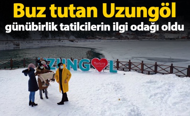 Trabzon'da buz tutan Uzungöl'e ziyaretçi akını