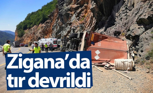 Zigana Dağında tır devrildi! 1 Yaralı