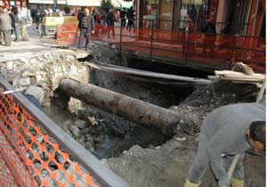 Dere üzerine bina yapmışlar