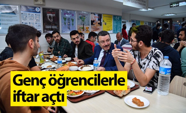 Genç, iftarını öğrencilerle birlikte açtı!. Foto Galeri