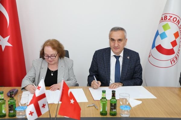 Trabzon Üniversitesi ile Batum Sanat Eğitimi Devlet Üniversitesi arasında imzalar atıldı Foto Haber