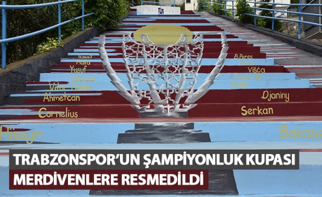 Trabzonspor'un şampiyonluk kupası merdivenlere resmedildi. Foto Galeri