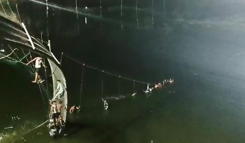 Hindistan'da köprü faciası! Ölü sayısı 141’e yükseldi