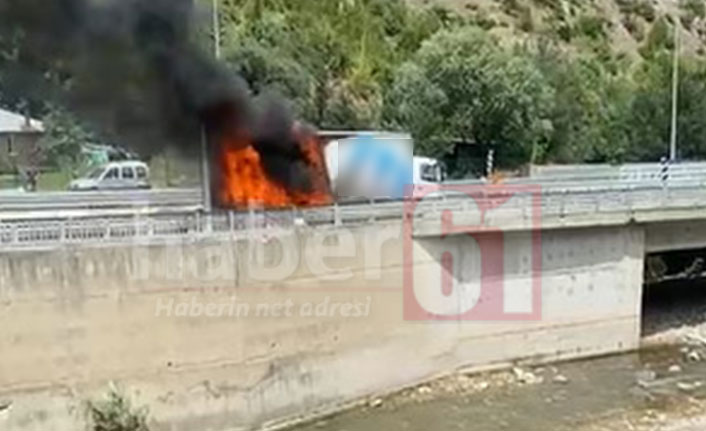 Trabzon’da korku dolu anlar! Kamyon cayır cayır yandı