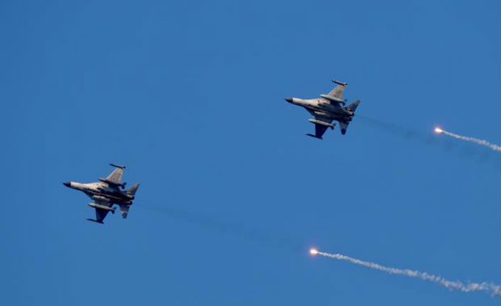 Çin, Tayvan'ı ablukaya aldı