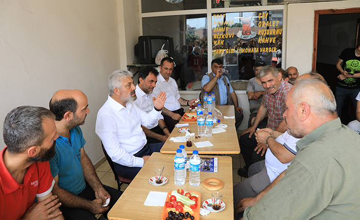 Günnar ve Ekim vatandaşlarla bir araya geldi