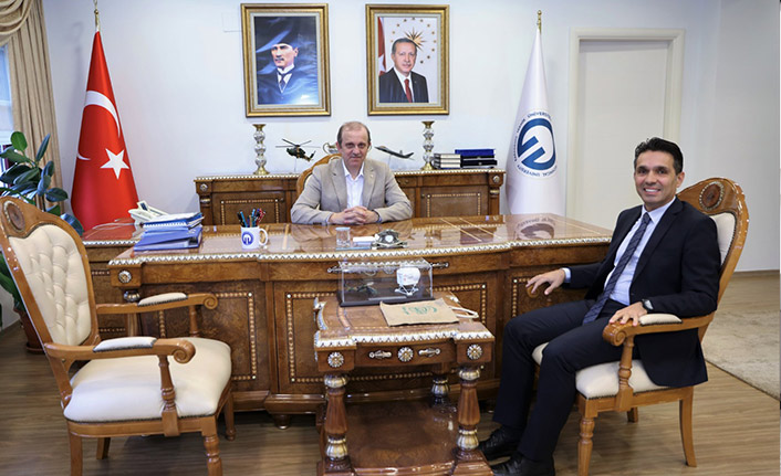 KKTC Trabzon Konsolosu, KTÜ Rektörü Çuvalcı'yı ziyaret etti