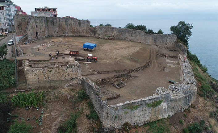 Trabzon'un asırlardır ayakta duran Akçakale Kalesi'nde kazı çalışmaları bitiyor