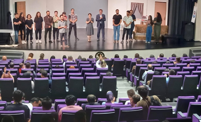 Trabzon Oda Tiyatrosundan aileleri bilinçlendiren proje