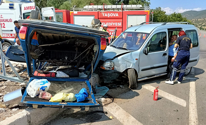 Amasya'da iki araç çarpıştı: 7 yaralı
