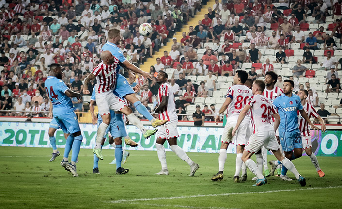 Trabzonspor 3 puanı Antalya'da bıraktı!