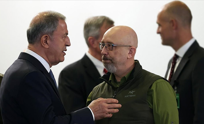 Milli Savunma Bakanı Akar, Ukrayna Savunma Bakanı Reznikov ile görüştü