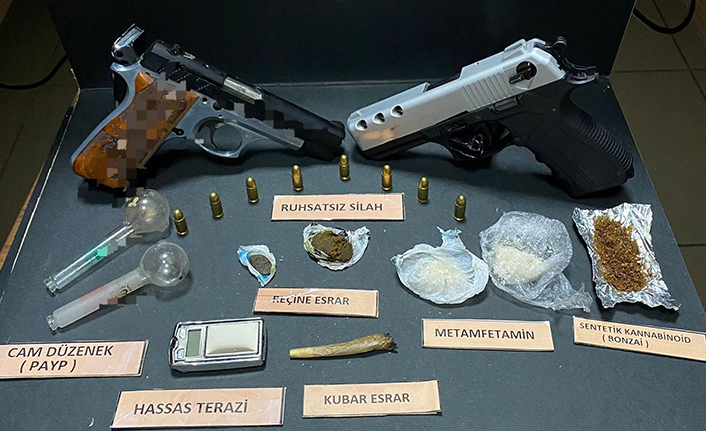 Trabzon'da silah ve uyuşturucu bulundurduğu tespit edilen 3 kişiye gözaltı