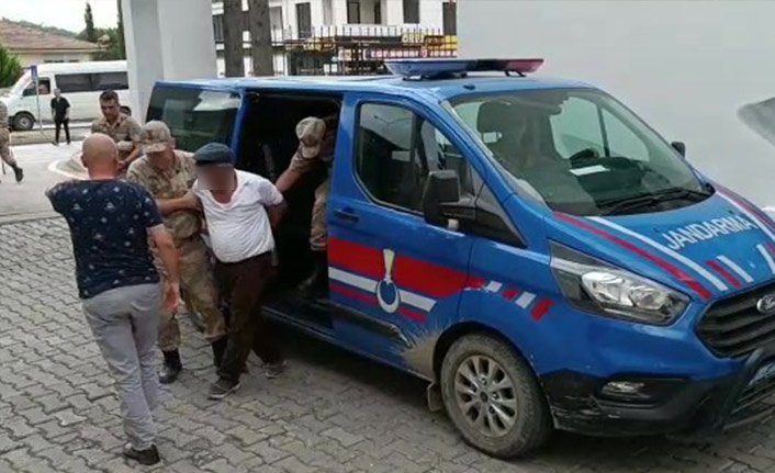 Eşini ve üvey oğlunu öldüren şahıs yakalandı