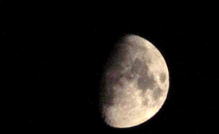 Geceyi yarım ay aydınlattı