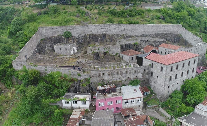 Trabzon'da turizm merkezlerine ziyaretçi akını