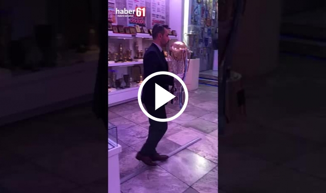 Trabzonspor'un Şampiyonluk Kupası müzede! Video Haber