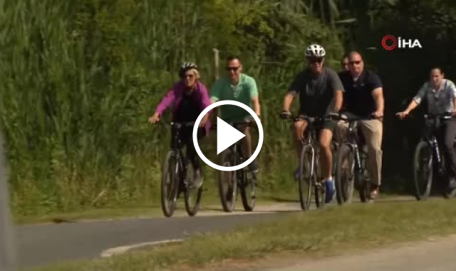 Biden selam vermek isterken bisikletten düştü. Video Haber