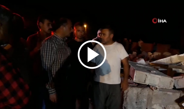 Çocuklar çöken duvarın altında kaldı: 2 ölü, 3 yaralı. Video Haber