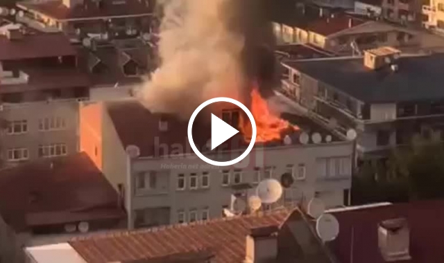 Trabzon'da bir binanın çatısından yükselen alevler böyle görüntülendi. Video Haber