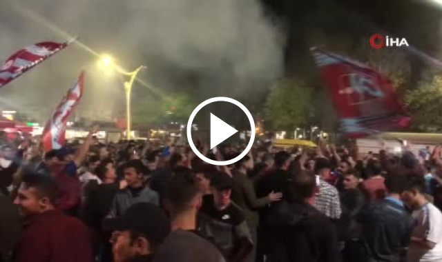 Erzincanlılar Trabzonspor’un şampiyonluğunu coşkuyla kutladı. Video Haber